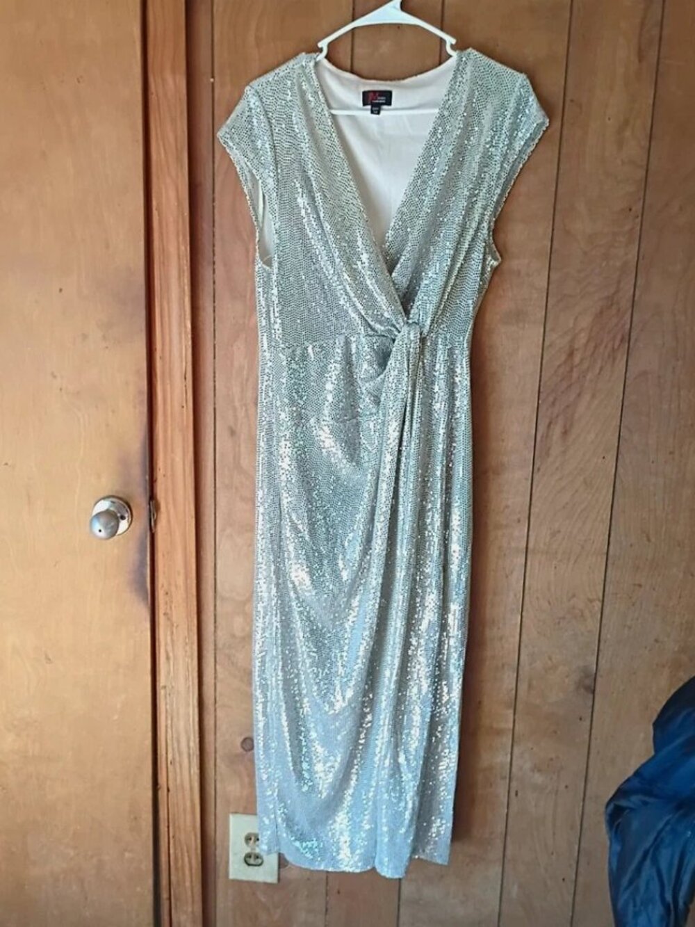 JM Studio Women’s Silver Sequin Maxi Dress Size 14P Metallic Front Slit Formal